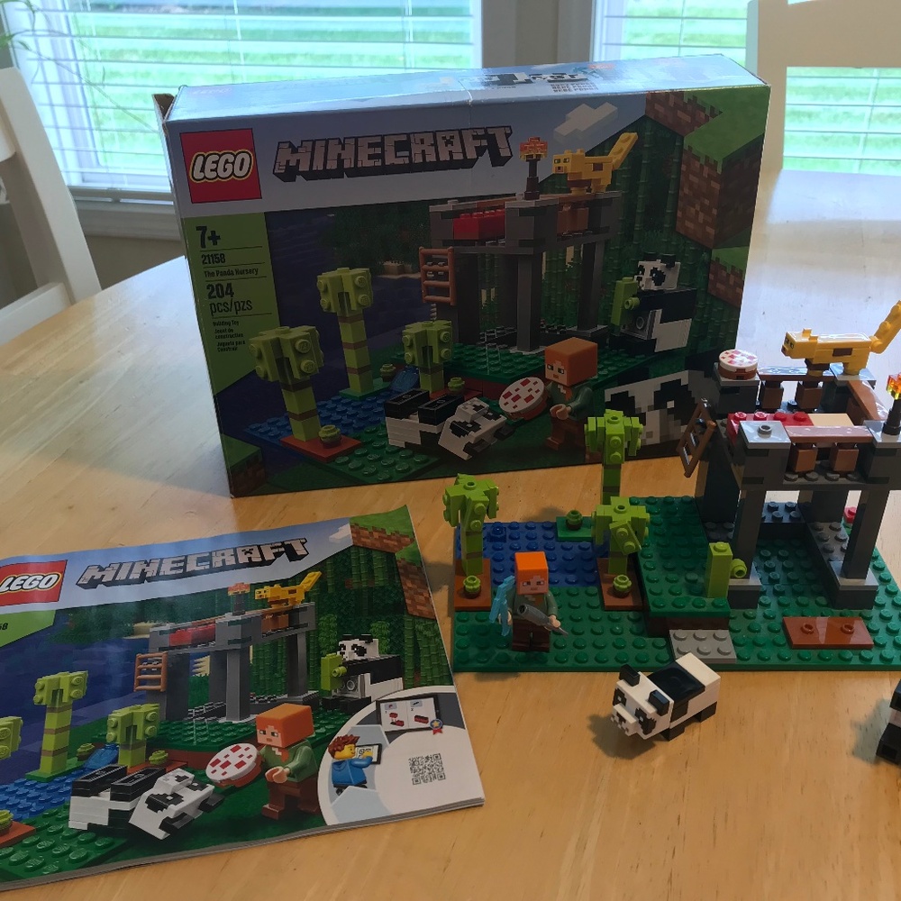 LEGO Minecraft set 21158 Complete
